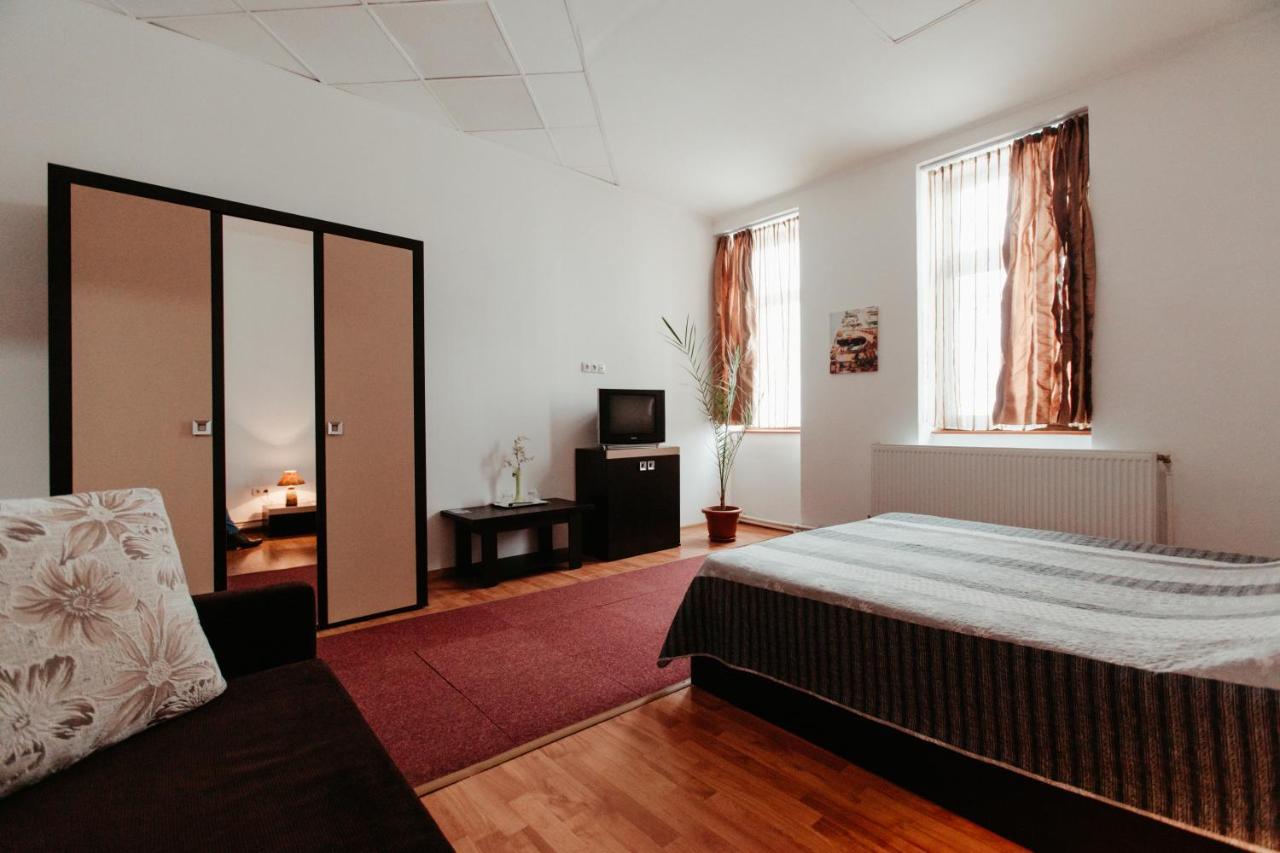 Casa Preturii Hotel Tîrgu Lăpuş Bagian luar foto