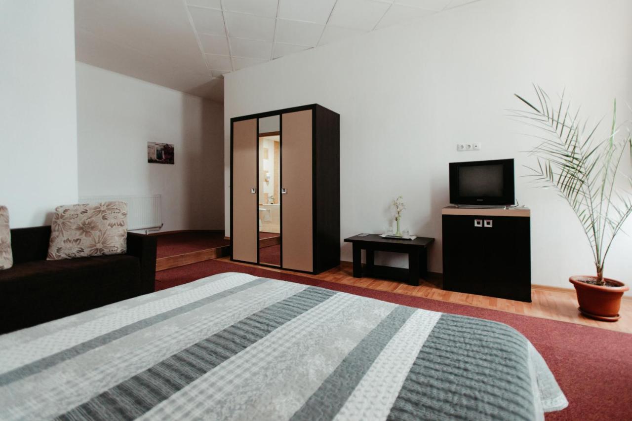 Casa Preturii Hotel Tîrgu Lăpuş Bagian luar foto