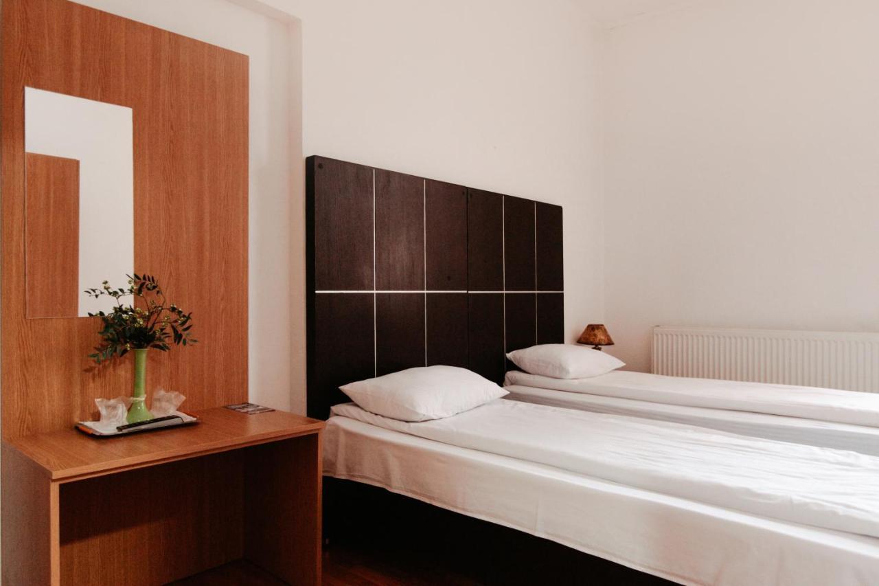 Casa Preturii Hotel Tîrgu Lăpuş Bagian luar foto