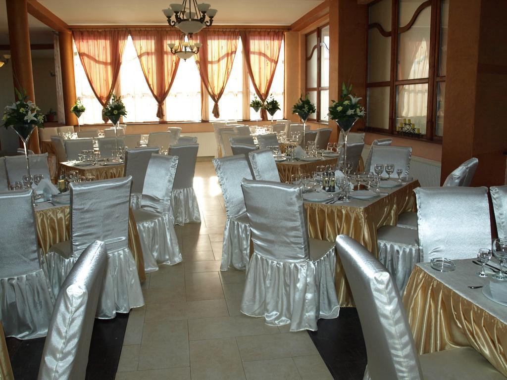 Casa Preturii Hotel Tîrgu Lăpuş Bagian luar foto