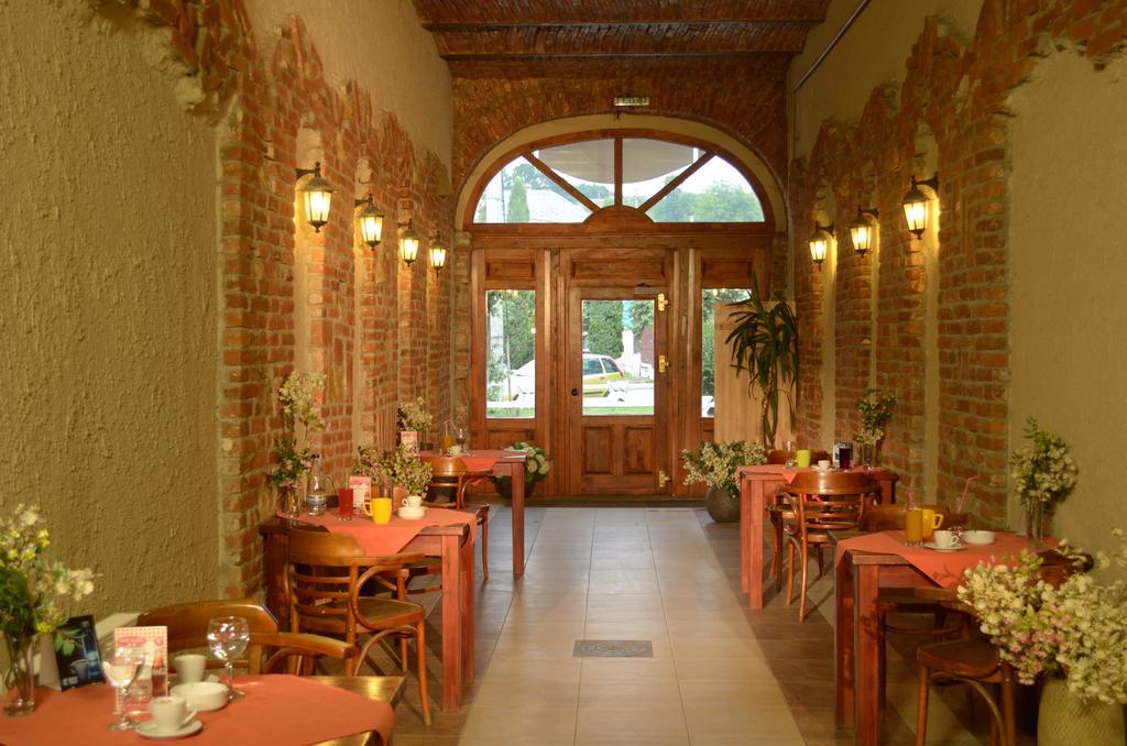 Casa Preturii Hotel Tîrgu Lăpuş Bagian luar foto